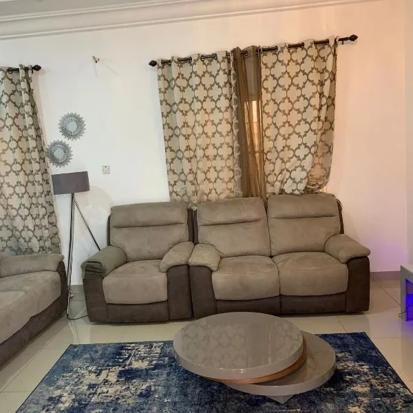 Cheerful 3 bedroom bungalow, Fatty Boulevard, hotel v destinaci Madina Sey Kunda