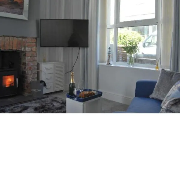Cosy seaside cottage, hotel in Criccieth