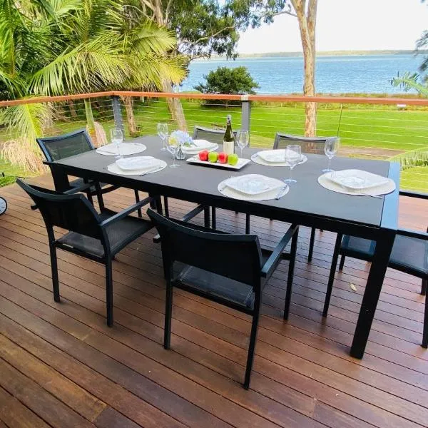 Absolute lakefront house - enjoy the sunrise, hotel in Budgewoi