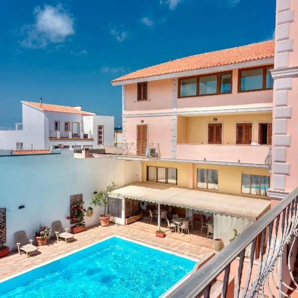 Apartments with swimming pool in Santa Teresa di Gallura, hotell sihtkohas Santa Teresa Gallura