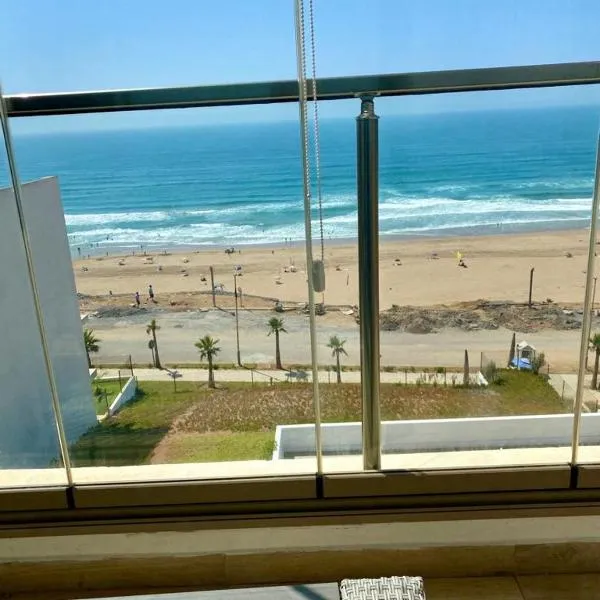 Superbe appartement Front de mer Prestigia, hotel in Sidi Bouqnadel