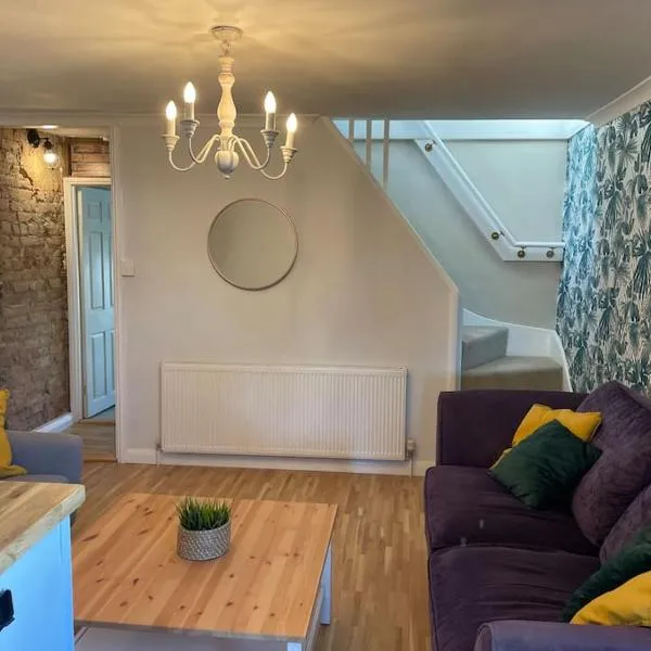 Stylish & Spacious 2 Storey, 3 Bed Apartment, hotel in Kent