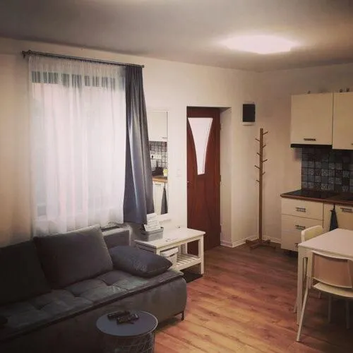 Kis Ház Apartman – hotel w mieście Szigetvár