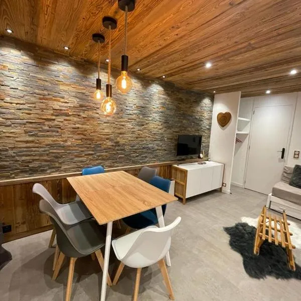 Le cheval noir 37 (6-7 couchages ) – hotel w mieście Valmorel
