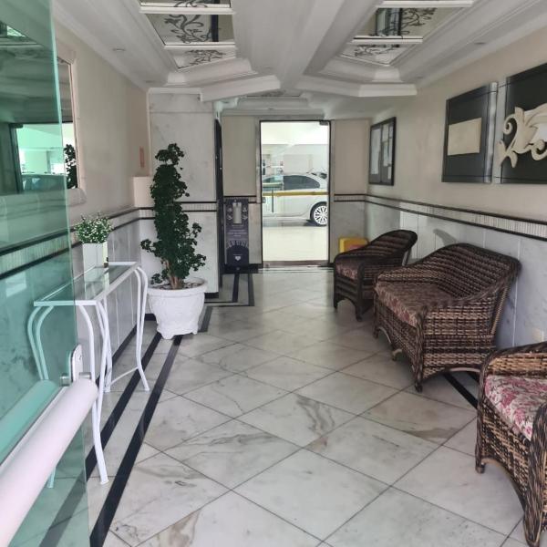 Apto a 50m da praia, com ar condicionado, wifi , portaria 24h - Foto 4