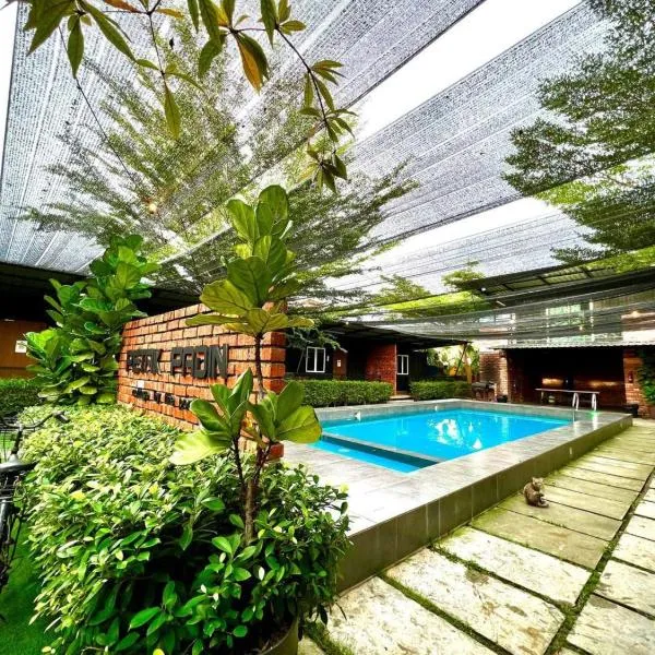 Petak Padin Cottage by The Pool, hotel in Kampong Lahar Yooi