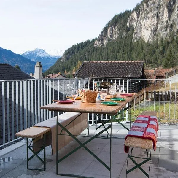 Large alpine house for 10 with panoramic view, Hotel in Schmitten