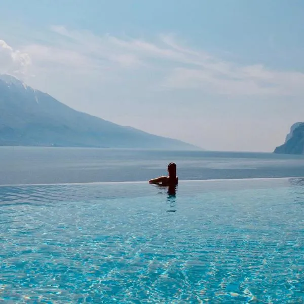 EALA My Lakeside Dream - Adults Friendly, hotel in Limone sul Garda
