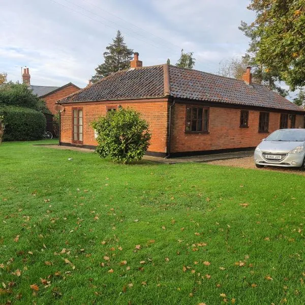 Cosy Rural Barn Conversion 5 Min Drive To Pin Mill 1 BR + sofa bed, hotel in Chelmondiston