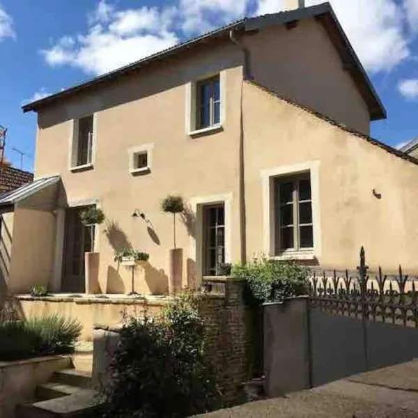 Maison de Campagne in Beautiful Burgundy, Hotel in Noyers-sur-Serein