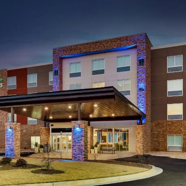 Holiday Inn Express & Suites - Dawsonville, an IHG Hotel, hotel u gradu Dosonvil