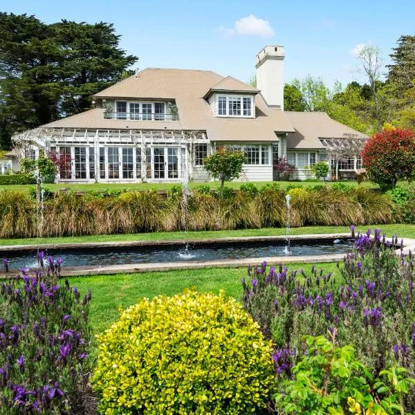 Parklands Country Gardens & Lodges Blue Mountains to Sydney Airport (SYD) premium and luxurious chauffeur service