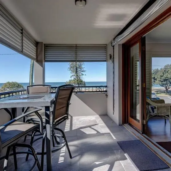 Beachfront MIAMI 2 Bdr Easy Living VIEWS VIEWS!!!!, hotel in Gold Coast