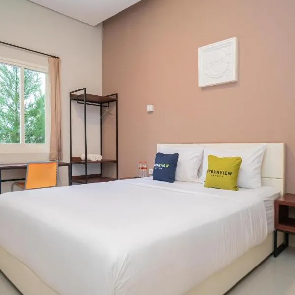 Viesnīca Urbanview Hotel Bubusini Batu by RedDoorz pilsētā Batu