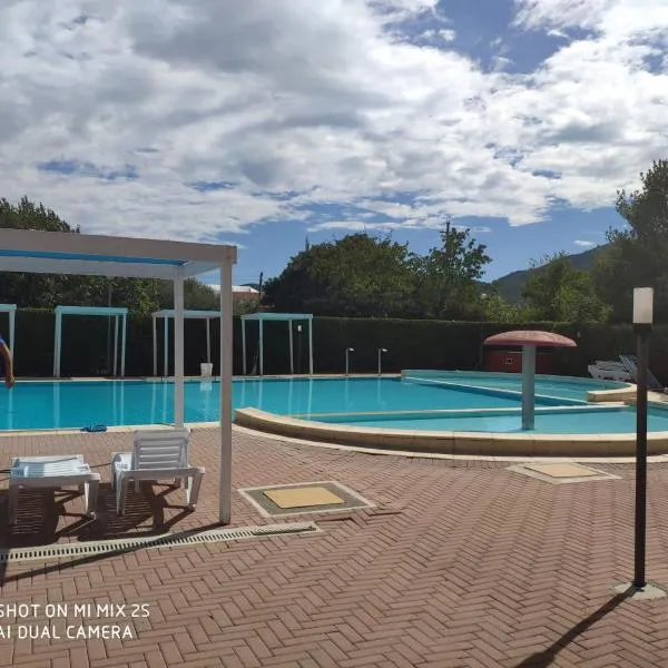 Chalet Home - Camping River Village - 332 - Ameglia, hotel v destinaci Ameglia