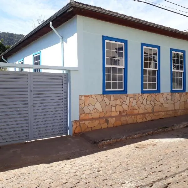 Casa estilo colonial, no Centro de Aiuruoca-MG.、アイウルオカのホテル