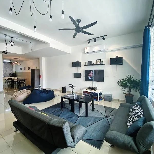 Desaru Vacation Home KTV-BBQ-Netlfix-Games Near WaterPark, hotel in Kampung Tanjung Agas