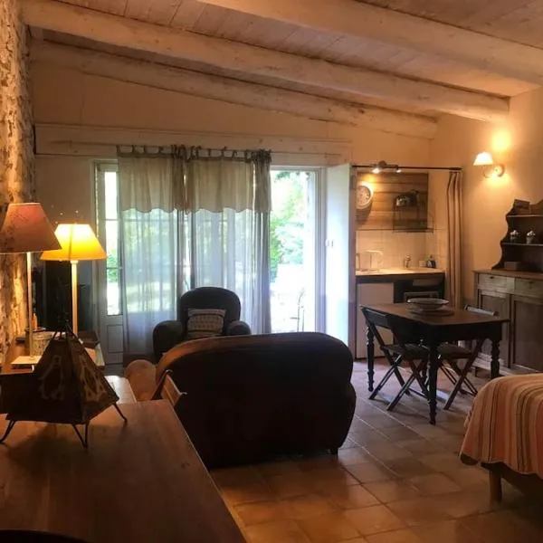 Studio Indépendant Drôme Provençale, hotel a Puygiron