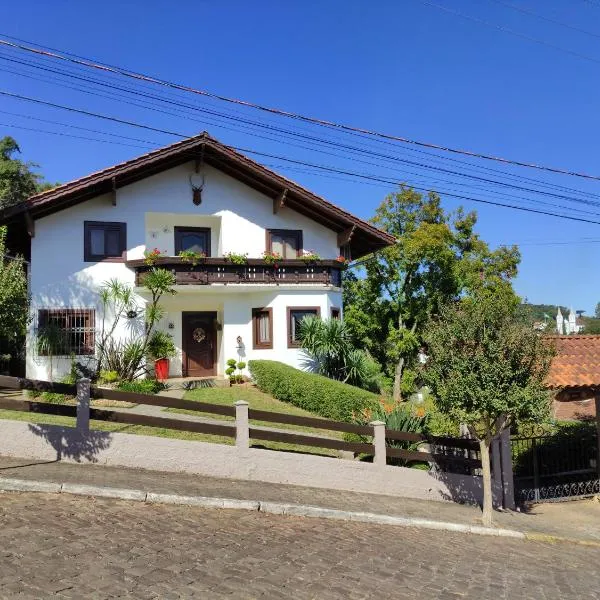 Hospedaria Hartmann Haus, hotel in Treze Tílias