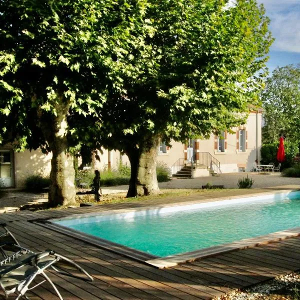 La Fontenelle - Lovely Holiday House with Swimming Pool, hotelli kohteessa Cuisery
