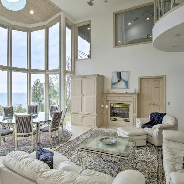 Grand Egg Harbor Home with Stunning Lake Views!, hotel in Egg Harbor