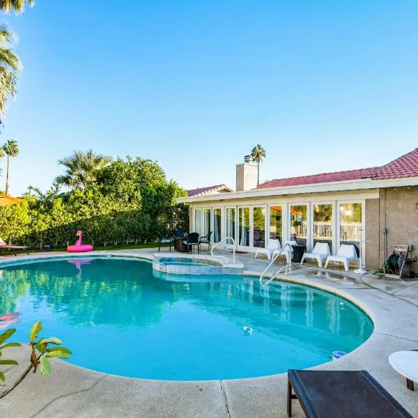 Desert Pool House: Sun, Swim, Sip & Stay, hotel v destinaci Indio