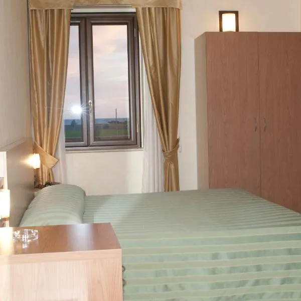 Hotel Onda Bleu, khách sạn ở Botricello