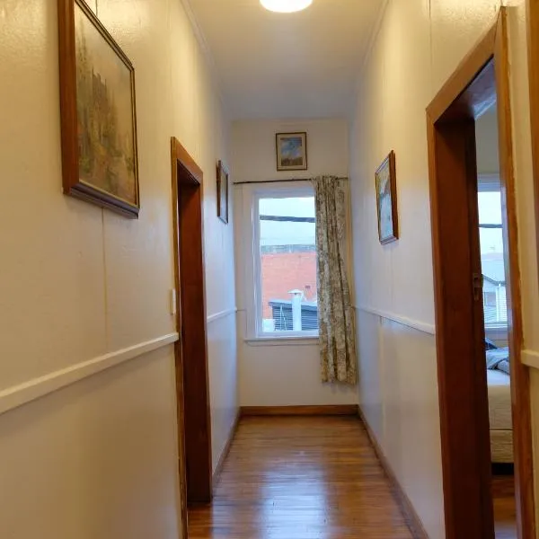 3 spacious bedrooms, hotel in Dunedin