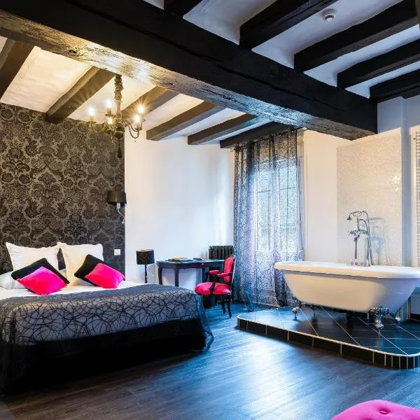 Logis Hotel Restaurant Le Cheval Blanc – hotel w mieście Bléré