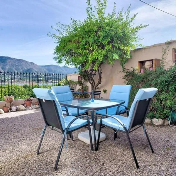 Casa rural con jacuzzi y chimenea en paraje único - La Casa del Pino, hotel a Abarán