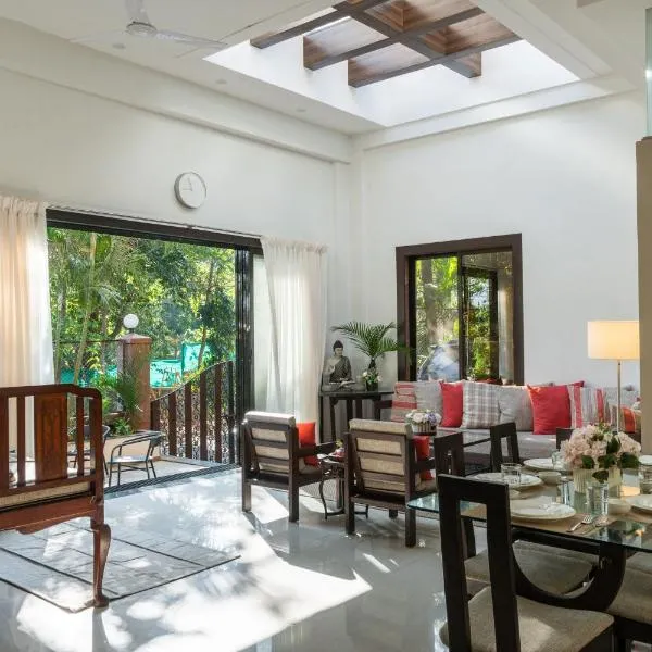 SaffronStays Uno Crest, Lonavala - 4 BDR Artistically Decorated Villa Near Bhushi Dam, hotel v destinaci Lonavala
