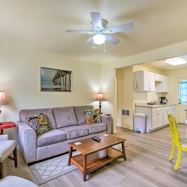 Winchester Bay Apt Near Dunes and State Parks!, hotel v destinaci Reedsport
