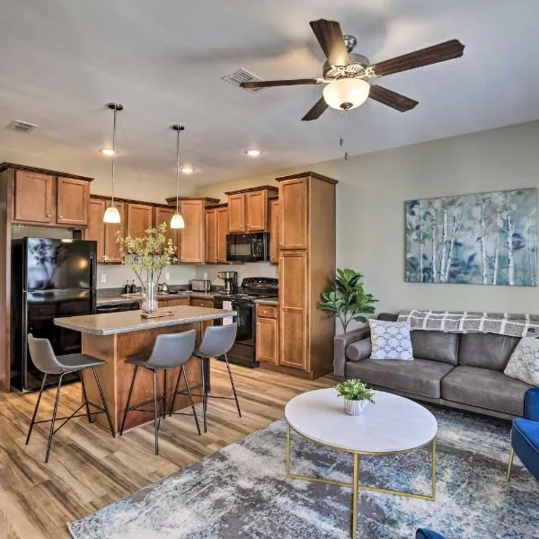 Ideally Located and Elegant Condo with Balcony!, hotel in Tallahassee