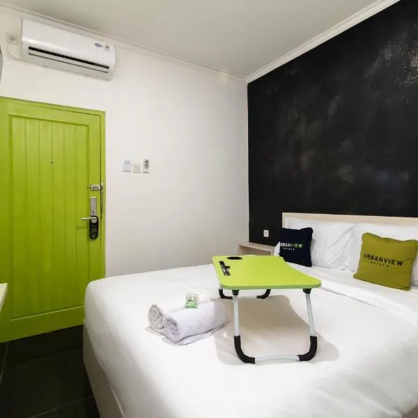 Urbanview Hotel Bizhome Artha Gading Boulevard by RedDoorz, hotel v destinaci Jakarta