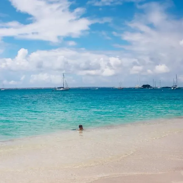 TIKI street side Studio with shared water front terrace at Grand Case, hotel in Grand Case