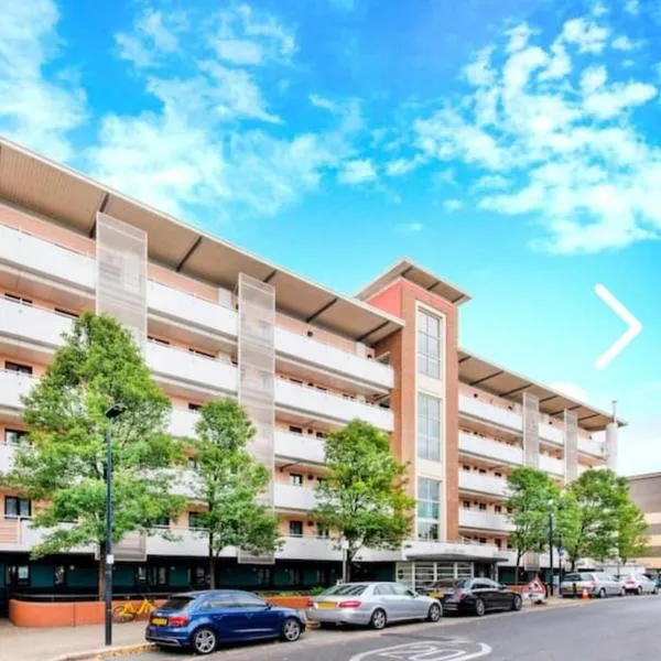 Bright, Nice Interior, Close to the City, 2 Bedroom Apartment, Hotel in London