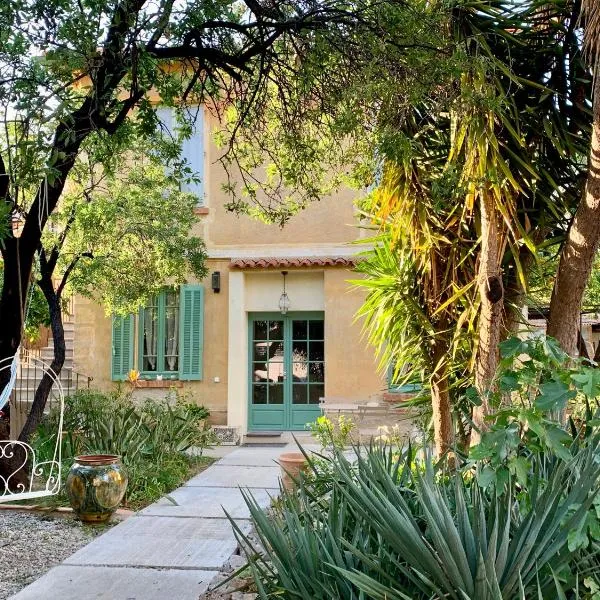 La villa des Amandiers, hotel v destinaci Hyères