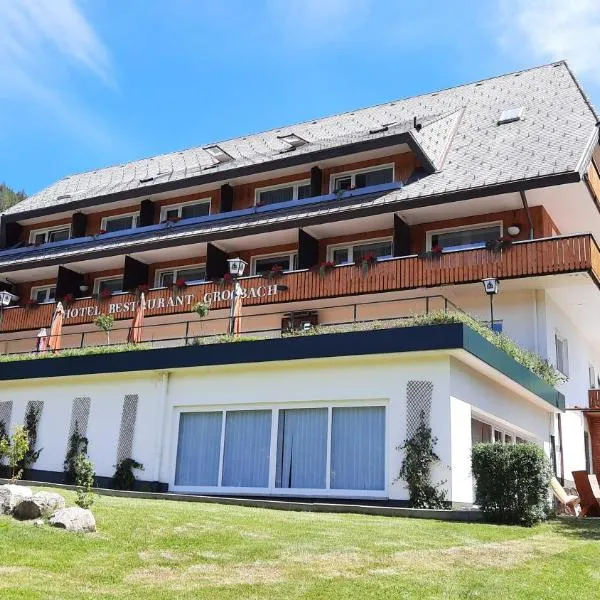 Hotel Großbach، فندق في مينزينشواند