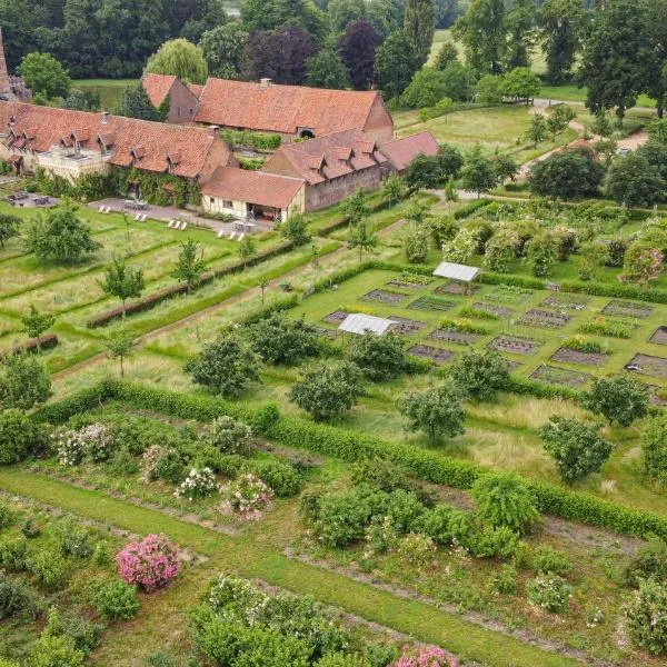 B&B Kasteelhoeve de Kerckhem, hotel di Wijer