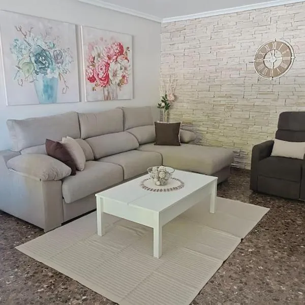 Acogedora y confortable casa familiar en L'Olleria, מלון בOllería