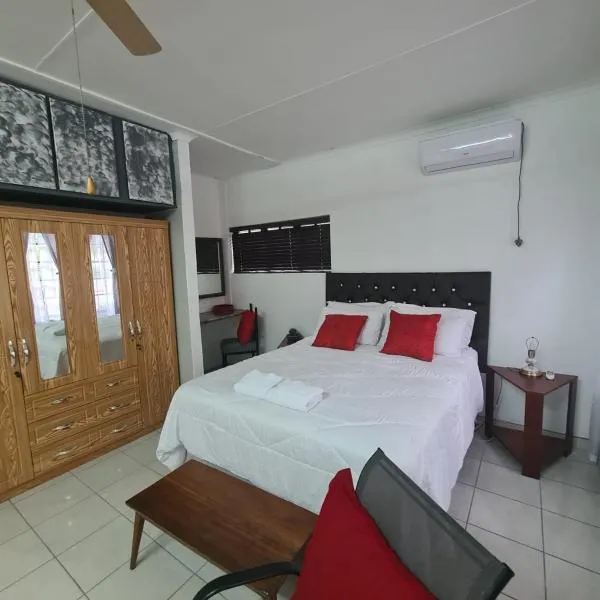 Chantelle's Overnight Room, hotel v destinaci Richards Bay