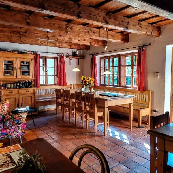 Apartmány Červený Dvůr, hotel v destinaci Chvalšiny