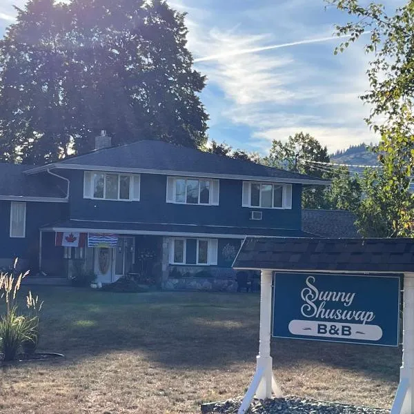 Sunny Shuswap B&B, hotel v destinaci Chase