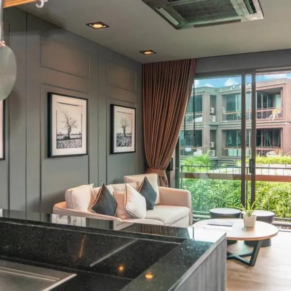 Luxury King Bed Apartment with Pool View and Sauna, Spacious 57 sqm,, hotel a Rawai Beach