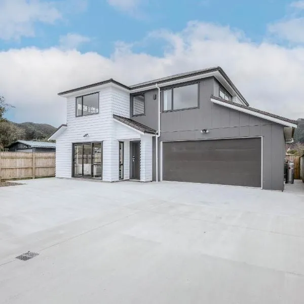 Newly built house, hotel a Lower Hutt