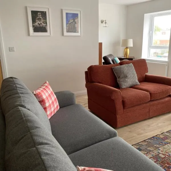Island town Apartment, hotel in Enniskillen