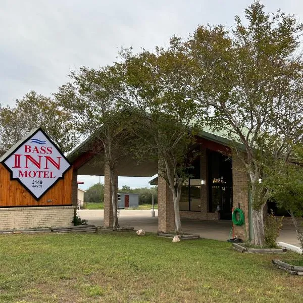 Bass Inn - Choke Canyon National Park, hotel en Three Rivers