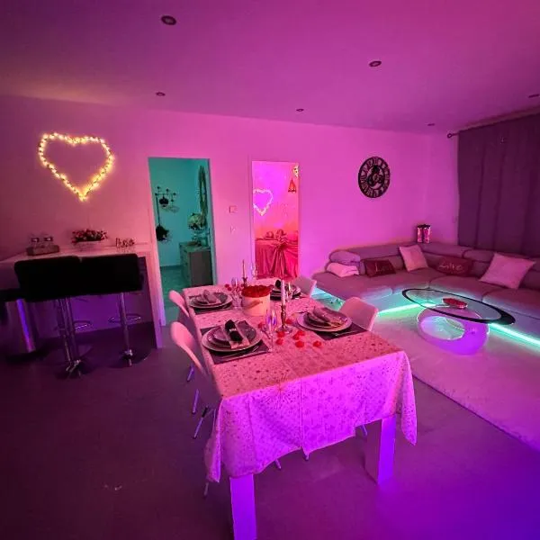 Jacuzzi Appartement love room, hotel a Freneuse