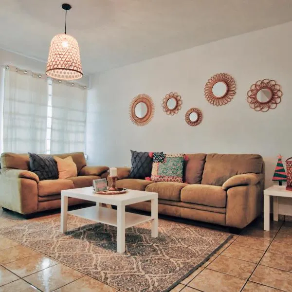 Salinas House - The World’s favorite stay!, hotel v destinaci Salinas