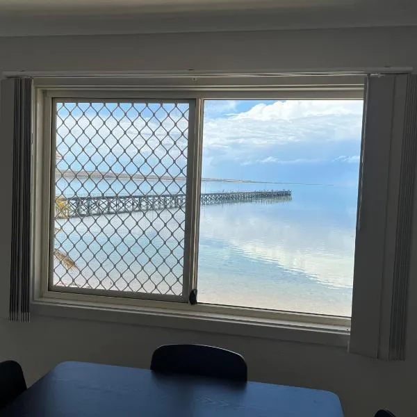 Beachside & Jetty View Apartment 7 - Sea Eagle Nest Apartment, hotel in Streaky Bay